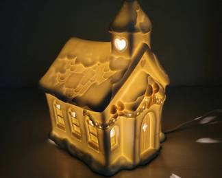 	Enesco Sugar Town Train Station Set