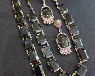 Vintage glass and gold tone metal bracelet and necklace.