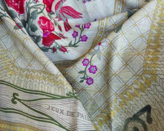 Hermes Jeux De Paille green border silk twill scarf