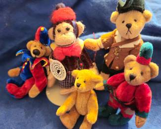 Miniature vintage Boyd's Bears and monkey