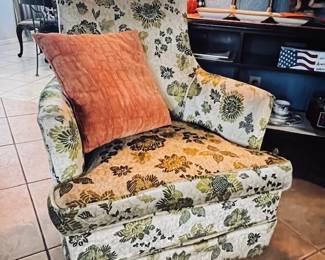 Antique Chair, color Sage Green and Gold