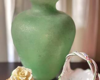 Murano Italian Vintage Mid-Century Green Scavo Art Glass Amphora Vase.