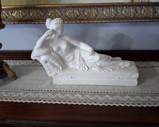 Item 25 Napoleons Lover -Joséphine Sculpture $60 or best offer