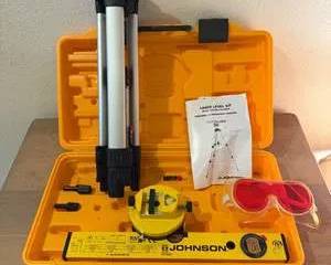 Johnson Yellow Laser Level Kit Model 9100/40-089 with Tripod and Safety Glasses