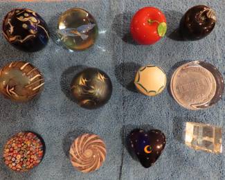 Selection of paerweights, some Grant Rudolph Studios.