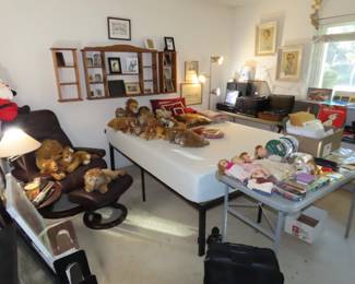 Second bedroom area.