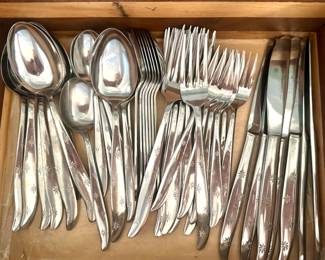 Mid century Star flat ware matches dishes