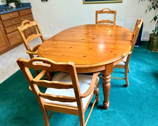 Mid Century Stanley dining room set, 4 chairs, 2 leaves