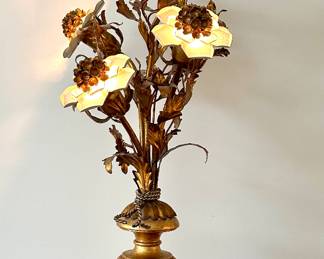 Italian lamp Hollywood Regency style with gilt floral 