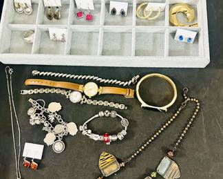 Assorted jewelry