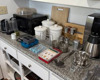 Assorted kitchen wares