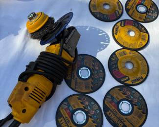 Dewalt tool with multiple replacement discs