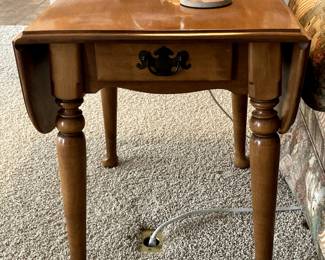 Kling Solid Maple End Table with Fold-Up Leaves