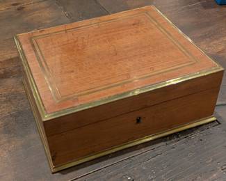 Lovely wooden jewelry box 