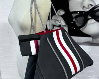 Fantastic tote with matching purse inside