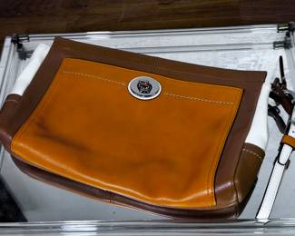 Tri tone leather purse with wrist carry