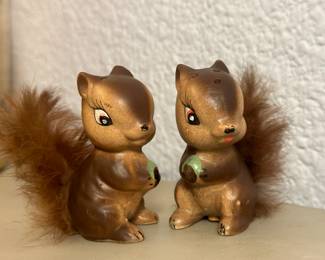 Fuzzy tailed squirrel shakers