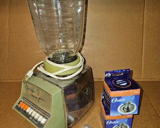 Osterizer Mixer with extra parts