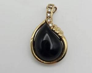 Vintage 14k Gold Black Onyx Pendant