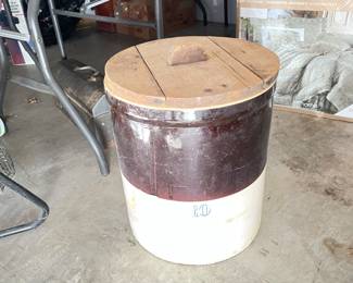 vintage crock, no cracks