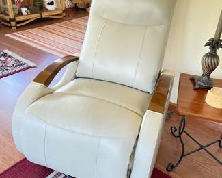 electric recliner, very nice