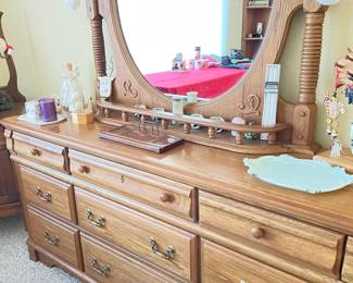 dresser w/mirror