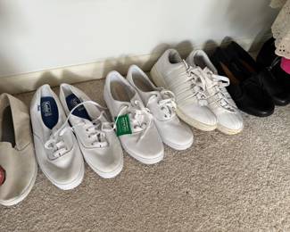 Womens' shoes, size 9.5M