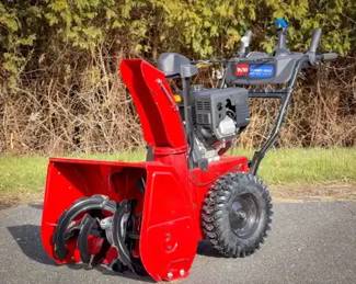 Like-New Toro Power Max Heavy Duty 828 OAE Model 38838 Snowblower