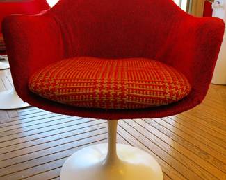 Saarinen Tulip armchair
