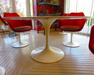 Saarinen Tulip round table