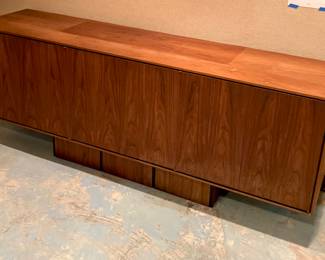 (BID ITEM) Vladimir Kagan credenza