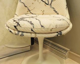 Saarinen tulip chair