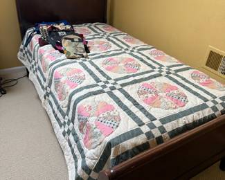 vintage twin beds & quilts