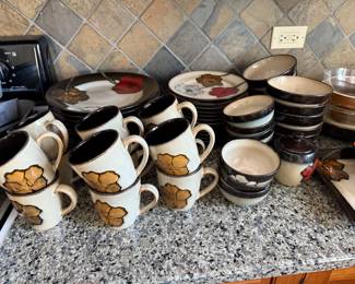 Pfaltzgraff Poppy dinnerware