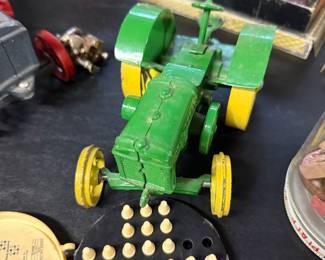 Vintage ERTL 1923 model John Deere tractor