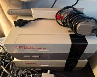 1985 Nintendo  Model NES-001