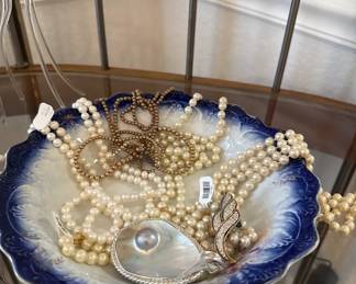 Jewelry, freshwater pearls and beads