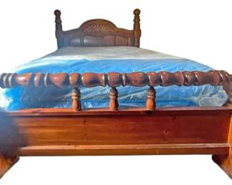Vaughn Bassett Queen Size Bed Frame 