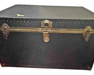 Black Trunk 