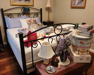 Nice iron bed  & drop-leaf table.