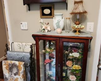 Another nice display cabinet