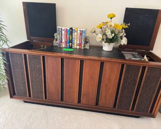 RCA Turntable Cabinet