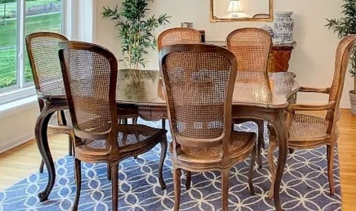 Dining table and 6 chairs
