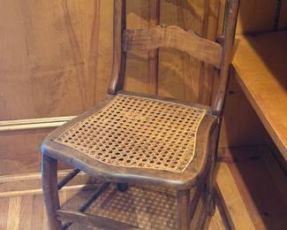 WOODEN CHAIR