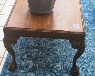 COFFEE TABLE AND RUGG