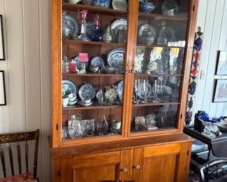Gorgeous early American hutch, display cabinet