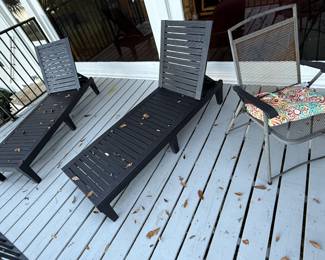 Pair modern chaise lounge chairs