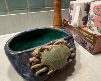 Art pottery crab bowl