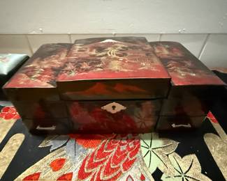 Lacquer jewelry box