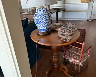 Victorian parlor table, Blue White Chinese lamp